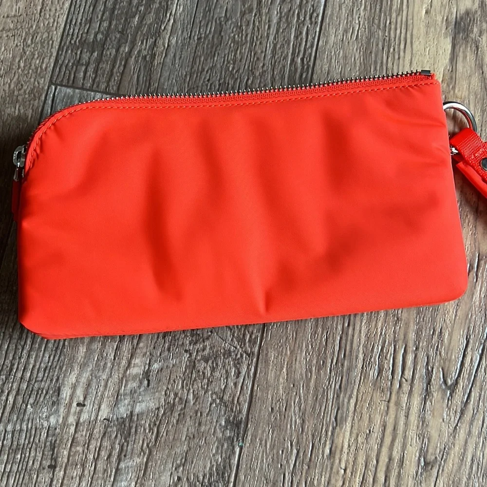 NWOT lululemon wristlet